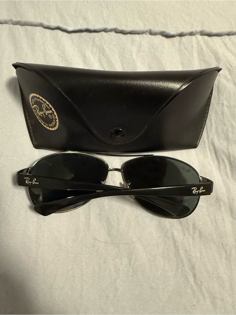Ray-Ban Black Metal Aviator Sunglasses with Dark Lenses and Case - Picture 3 of 9